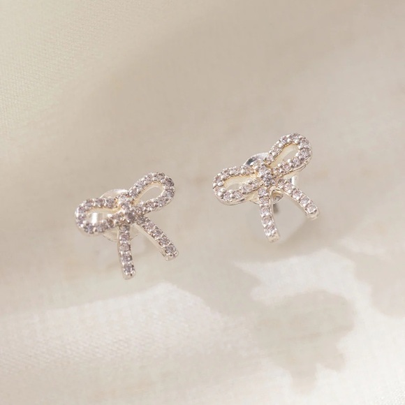 Hillberg & Berk Jewelry - Hillberg & Berk The Jilly Box Silver Bow Stud Earrings